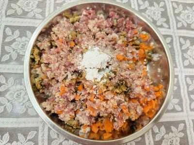 蒸しレンコンと肉のパテの作り方：3