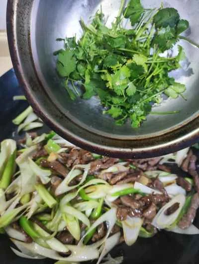 羊肉とネギの炒め物の作り方:8