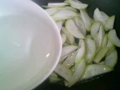 スイカの皮と夜咲きセレウスの炒め物の作り方：7