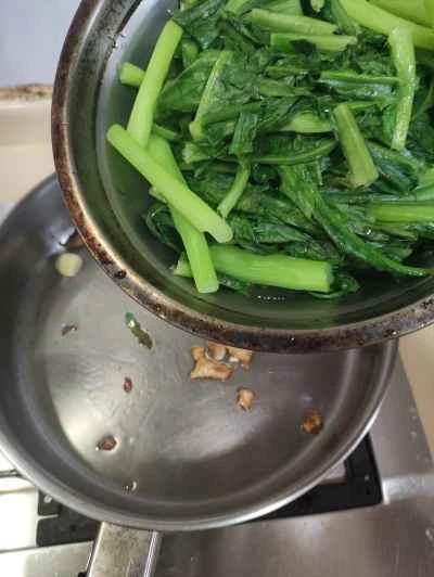 ロメインレタスと豚肉の皮の炒め物の作り方:4