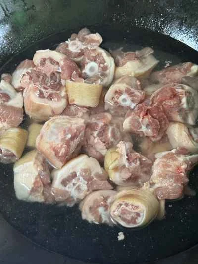 豚のしっぽの煮込みレシピ手順：2