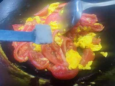 トマト入りスクランブルエッグの作り方：8