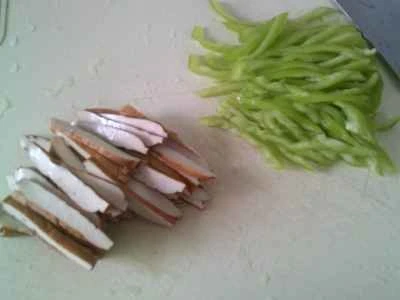 ピーマン、干し豆腐、千切り高菜の漬物炒めの作り方：3