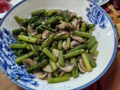 アスパラガスとキノコの炒め物のレシピ