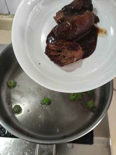 豚足と秋野菜の炒め物の作り方：5