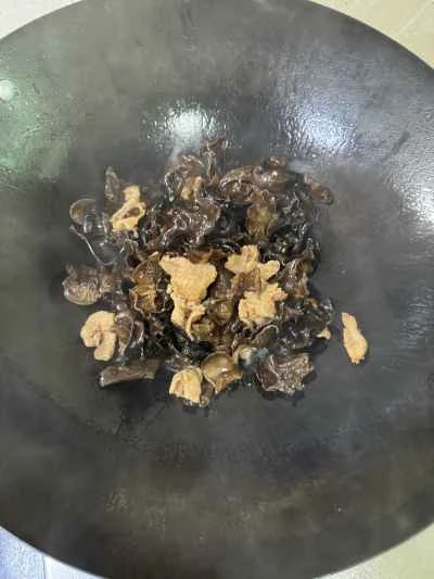 豚肉とネギとキクラゲの炒め物の作り方：7