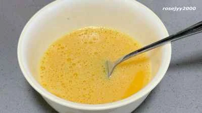 エビ、ネギ、スクランブルエッグの作り方：2