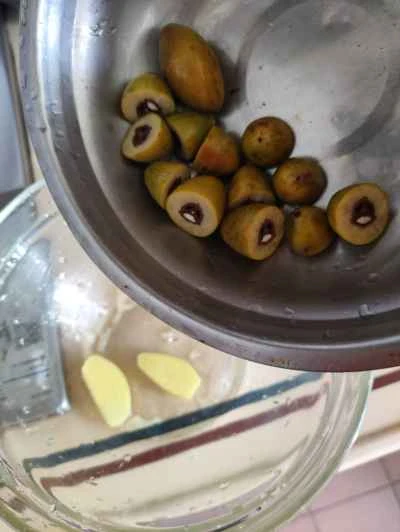 グリーンオリーブ入り豚すね肉の煮込みの作り方:4