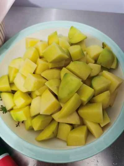 ひき肉とジャガイモの煮込みの作り方：1