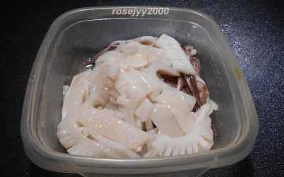 醤油で煮込んだイカの作り方：1