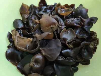 キクラゲとピーマンと豚肉の炒め物の作り方：1.