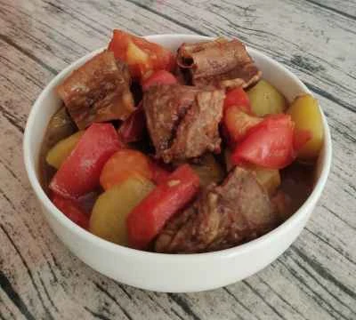 ジャガイモとトマトの牛肉煮込みのレシピ