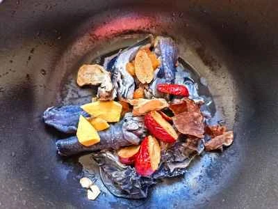 霊芝茸と黒鶏のスープのレシピ手順：4