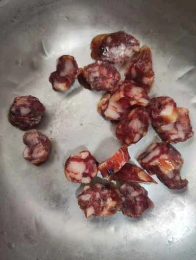 春野菜の芽キャベツと中華ソーセージの炒め物の作り方：1