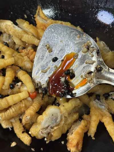 発酵黒豆とニンニクの蒸し鶏の足：7つの手順