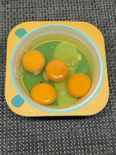 玉ねぎ入りスクランブルエッグの作り方：1