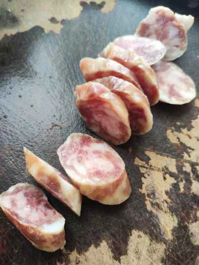 セロリ入り中華ソーセージ炒めの作り方:3