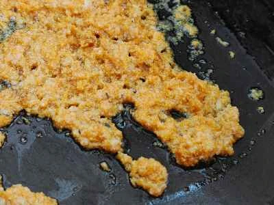 ニンニク風味のフナの卵の作り方：5