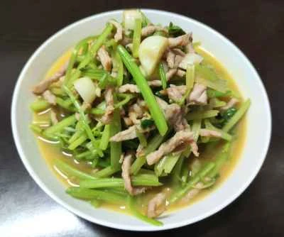 セロリと細切り豚肉の炒め物の作り方：8