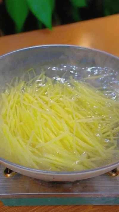 ホット＆サワーシュレッドポテトの作り方：3