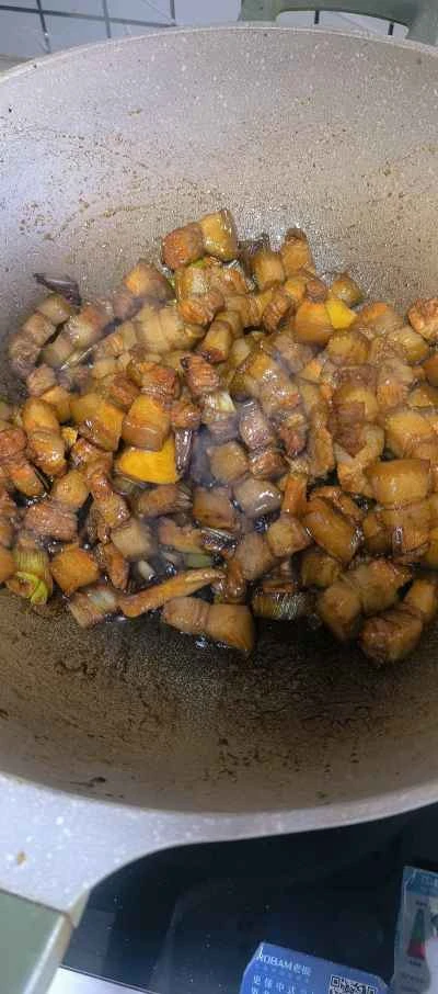 豚肉の煮込みと卵の煮込み：4つの手順