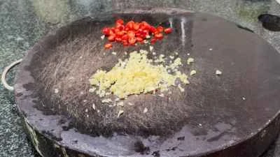 土鍋で豚肉の煮込みを作る手順：6