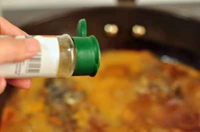 フラットブレッド入り魚の頭のシチュー：8ステップ