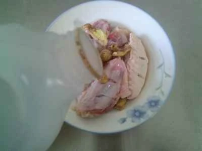 竹の葉で巻いた手羽先の作り方：3