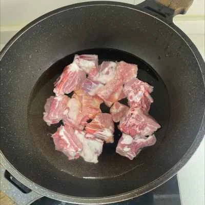 豚スペアリブの煮込みレシピの手順：2