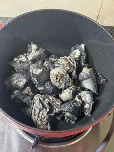 アミガサタケ、魚の浮き袋、黒鶏のスープを作る手順：3