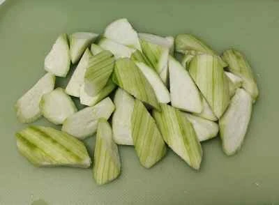 乾燥豆腐とヘチマの炒め物を作る手順:1