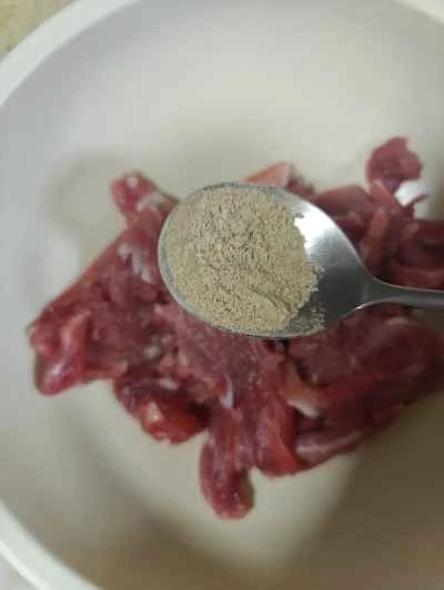 きのこ肉炒めの作り方：1