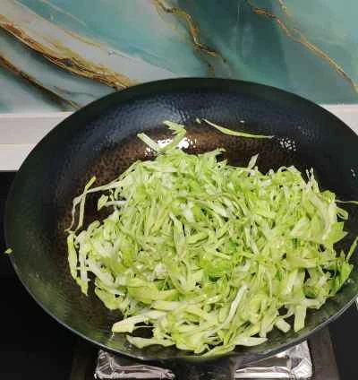 ピーマンとキャベツの炒め物の作り方：3