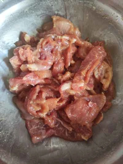 豚肉スライスとベビーチンゲン菜の炒め物を作る手順：4