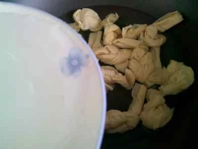 豆腐の結び目と煮込んだ細切りの辛子菜の漬物を作る手順：5