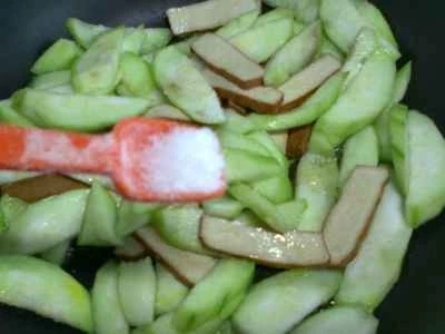 乾燥豆腐とヘチマの炒め物の作り方:7