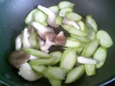 ヘチマとアサリの炒め物の作り方：7