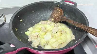 自家製ニンニクとネギの塩豚を使った冬瓜炒めの作り方：10