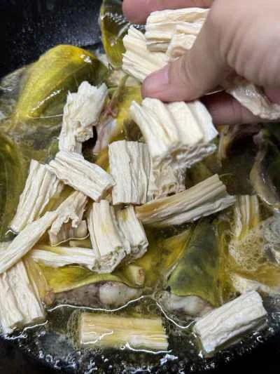 乾燥豆腐入り黄ナマズの煮込みの作り方：8