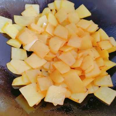 辛いキムチ炒めポテトスライスの作り方：2