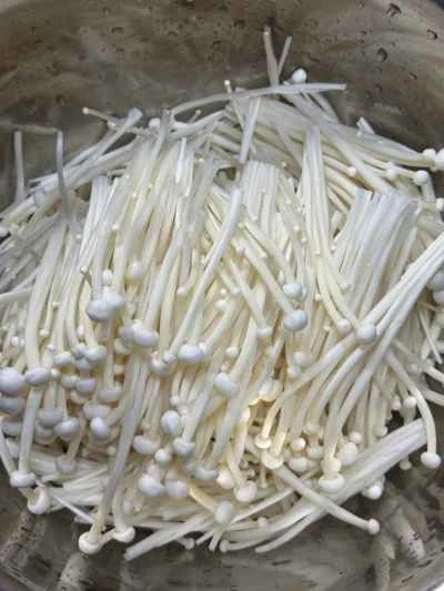 トマト、エノキ茸、牛肉の作り方：2