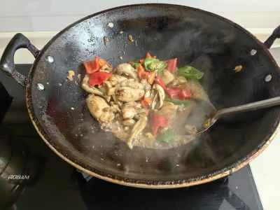 牡蠣とウシガエルのスパイシー炒め レシピ手順：7