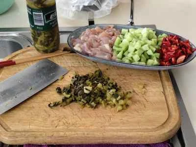 鶏肉と高菜のピクルス炒めの作り方：3