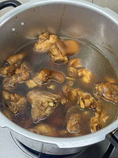 豚足と鶏足の煮込み（大きな手で小さな手を握る）レシピステップ：10