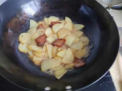 そら豆とジャガイモの煮込み豚肉の作り方：5