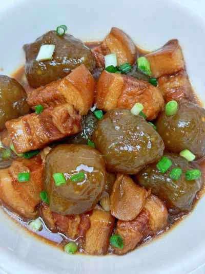 豚肉とヤムイモの煮込み餃子のレシピ