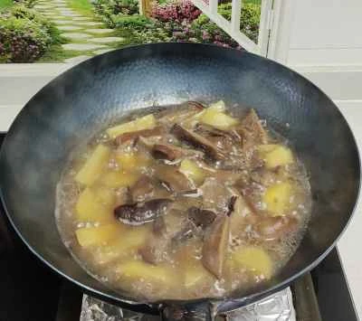 きのこ、トマト、ポテトのシチューの作り方:1