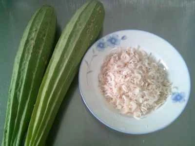 干しエビとヘチマの炒め物を作る手順:1
