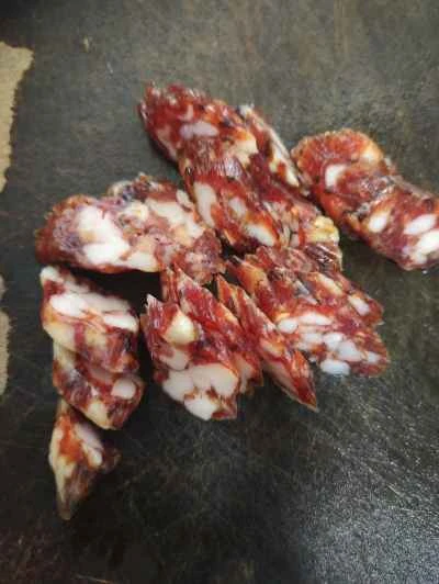 中華ソーセージと菊菜の炒め物の作り方：3