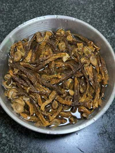 鹿角茸を使った鶏肉の煮込みの作り方：1